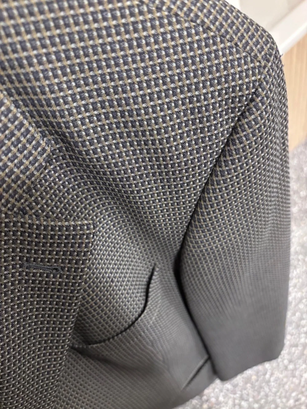 Vintage Hugo Boss Sport Coat Mens 42R 100% Virgin Wool Check Blazer Made Germany